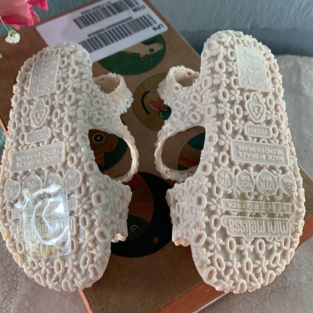 NWT Mini Melissa Panc Sand + Isab Capeto Sandal 5 Creamy Beige New in Box - Picture 7 of 11